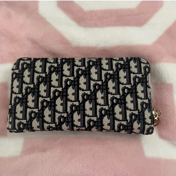 Design Designer Wallet - Picture 2 of 2